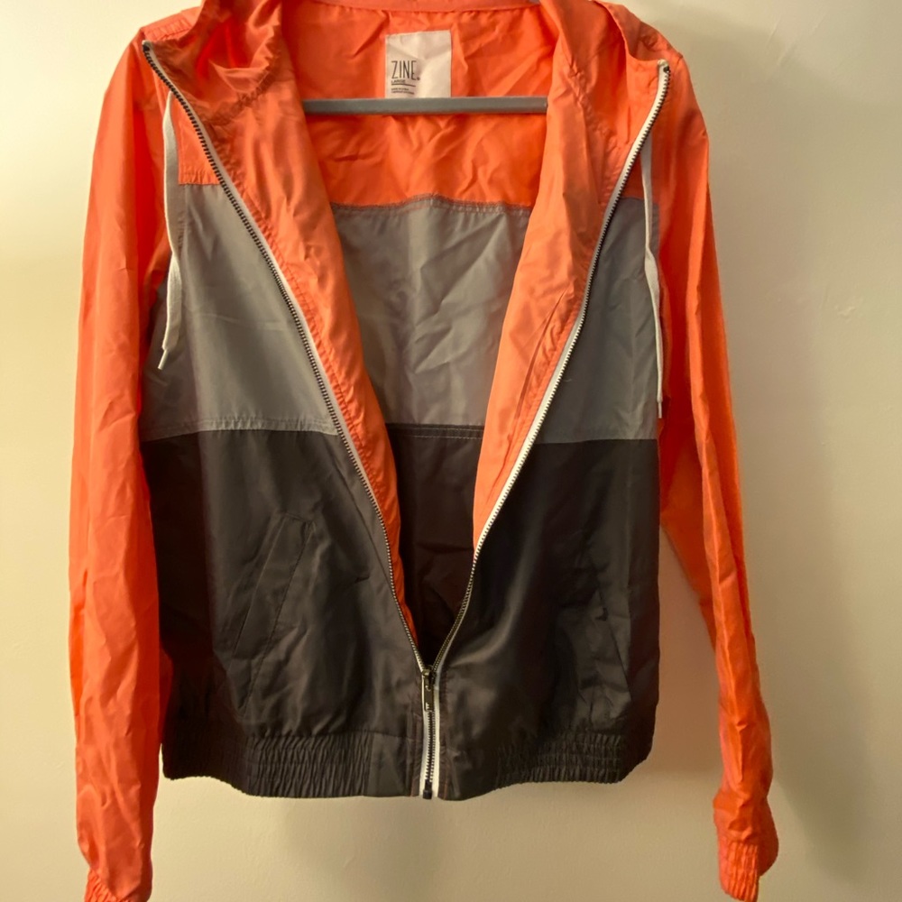 Zine Windbreaker- coral, light gray, sleet- size L - Picture 3 of 5